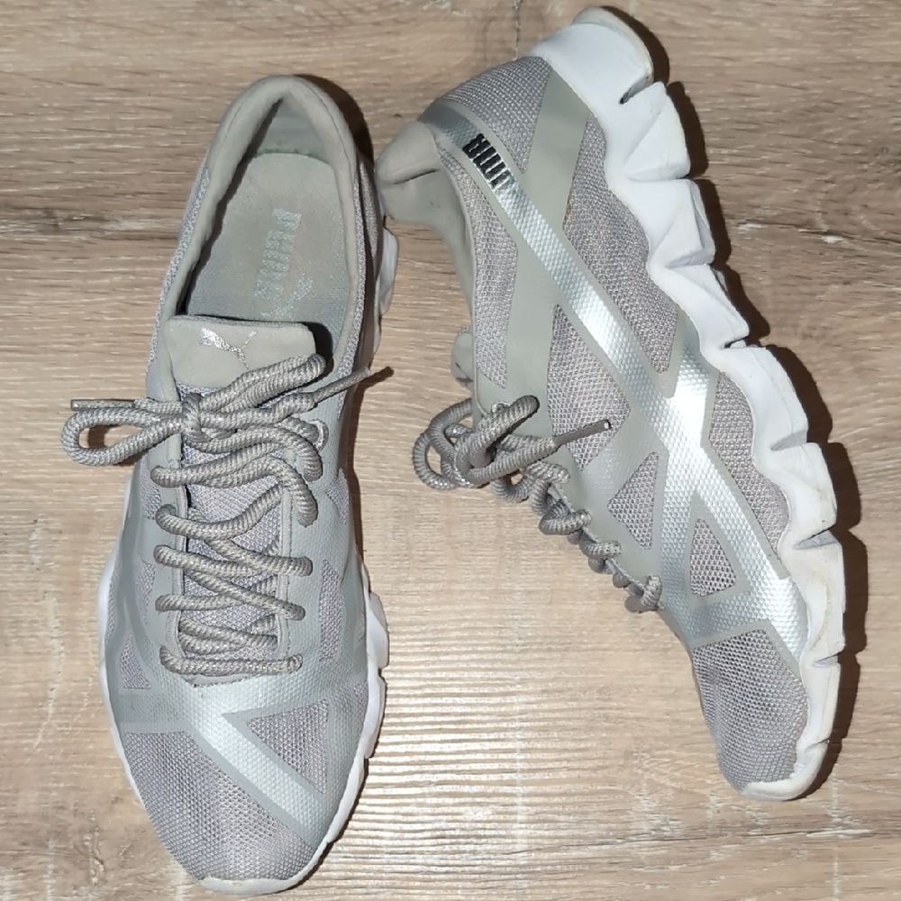 Women's 8.5 Puma Silver Grey Lace-up Sneakers